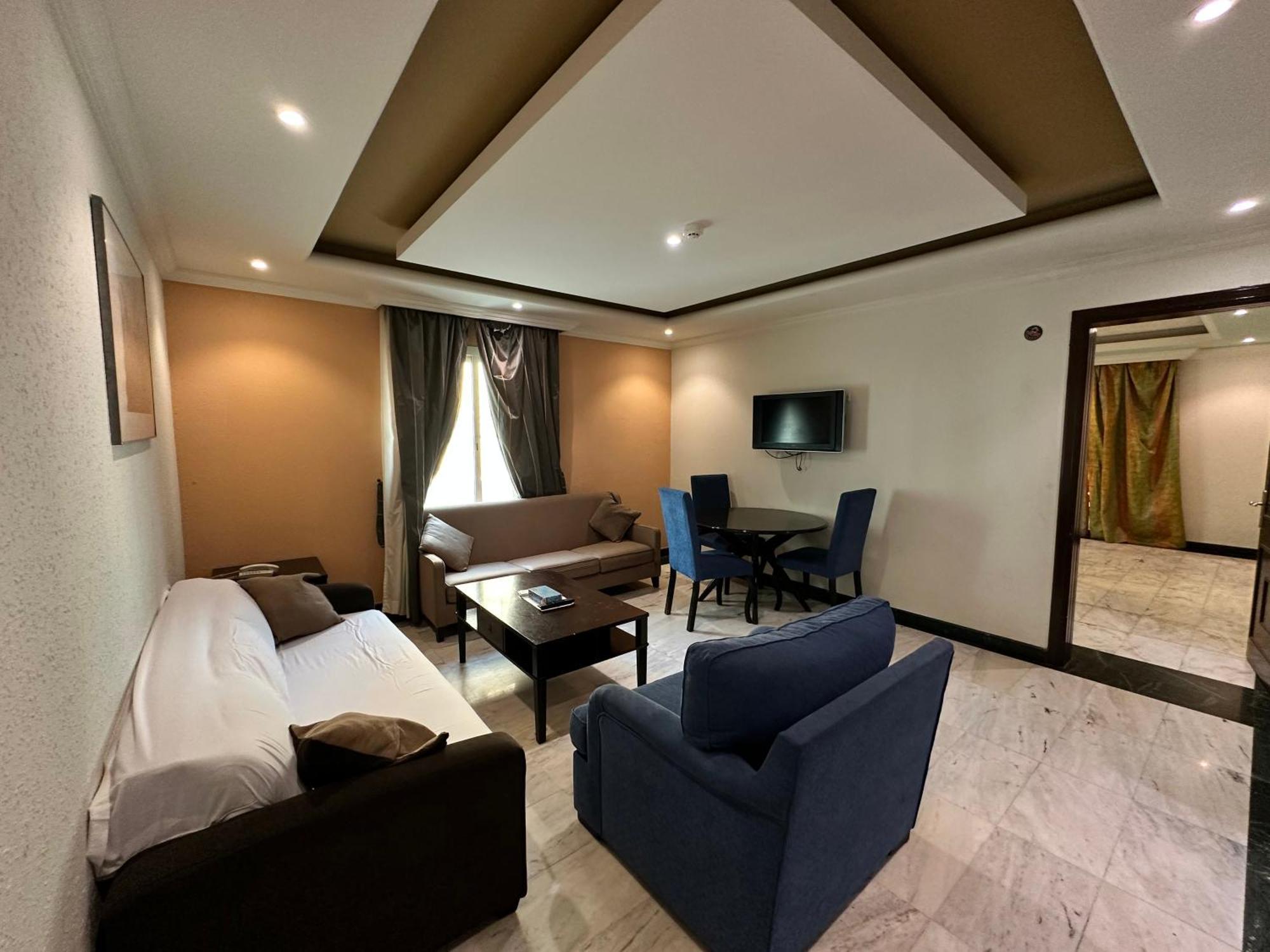 Delmon Aparthotel